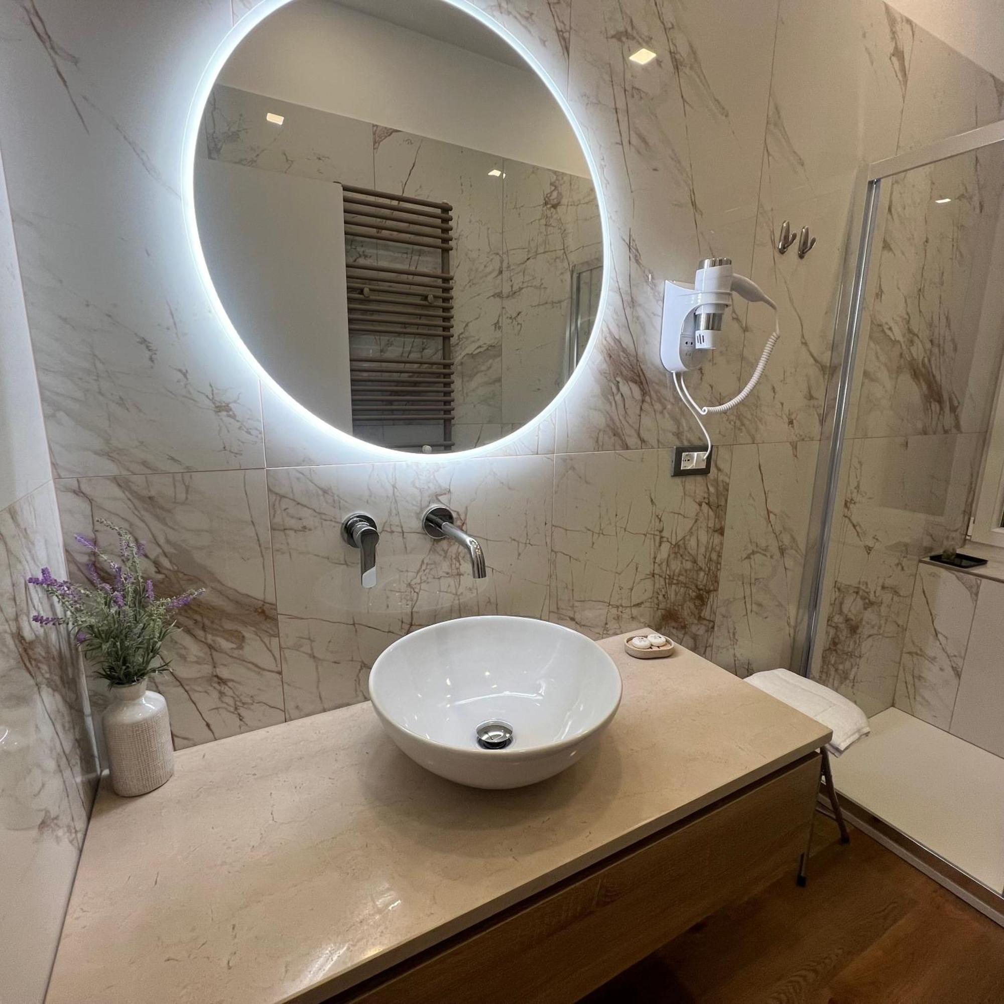 Sunrise Rooms ลาสเปเซีย ภายนอก รูปภาพ