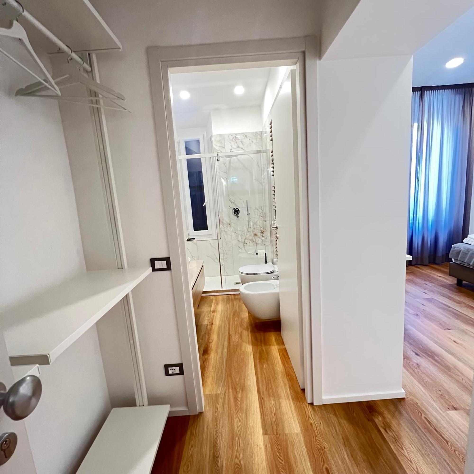 Sunrise Rooms ลาสเปเซีย ภายนอก รูปภาพ