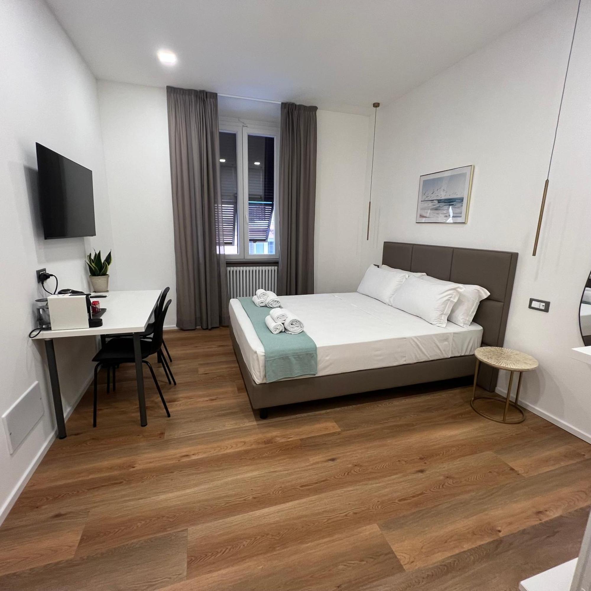 Sunrise Rooms ลาสเปเซีย ภายนอก รูปภาพ