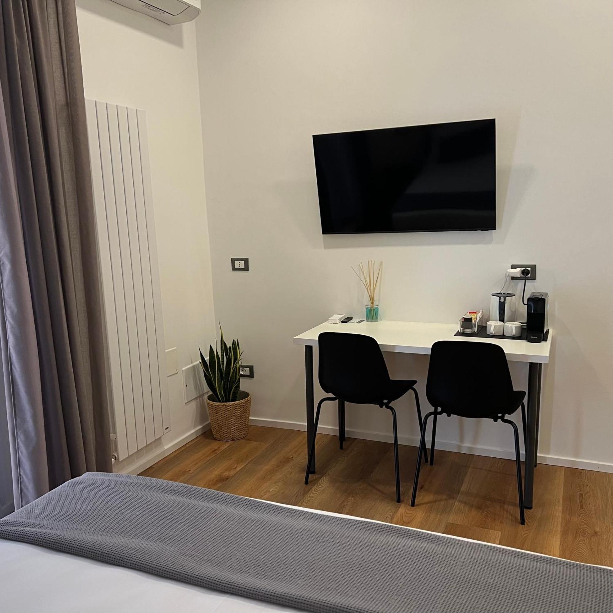 Sunrise Rooms ลาสเปเซีย ภายนอก รูปภาพ
